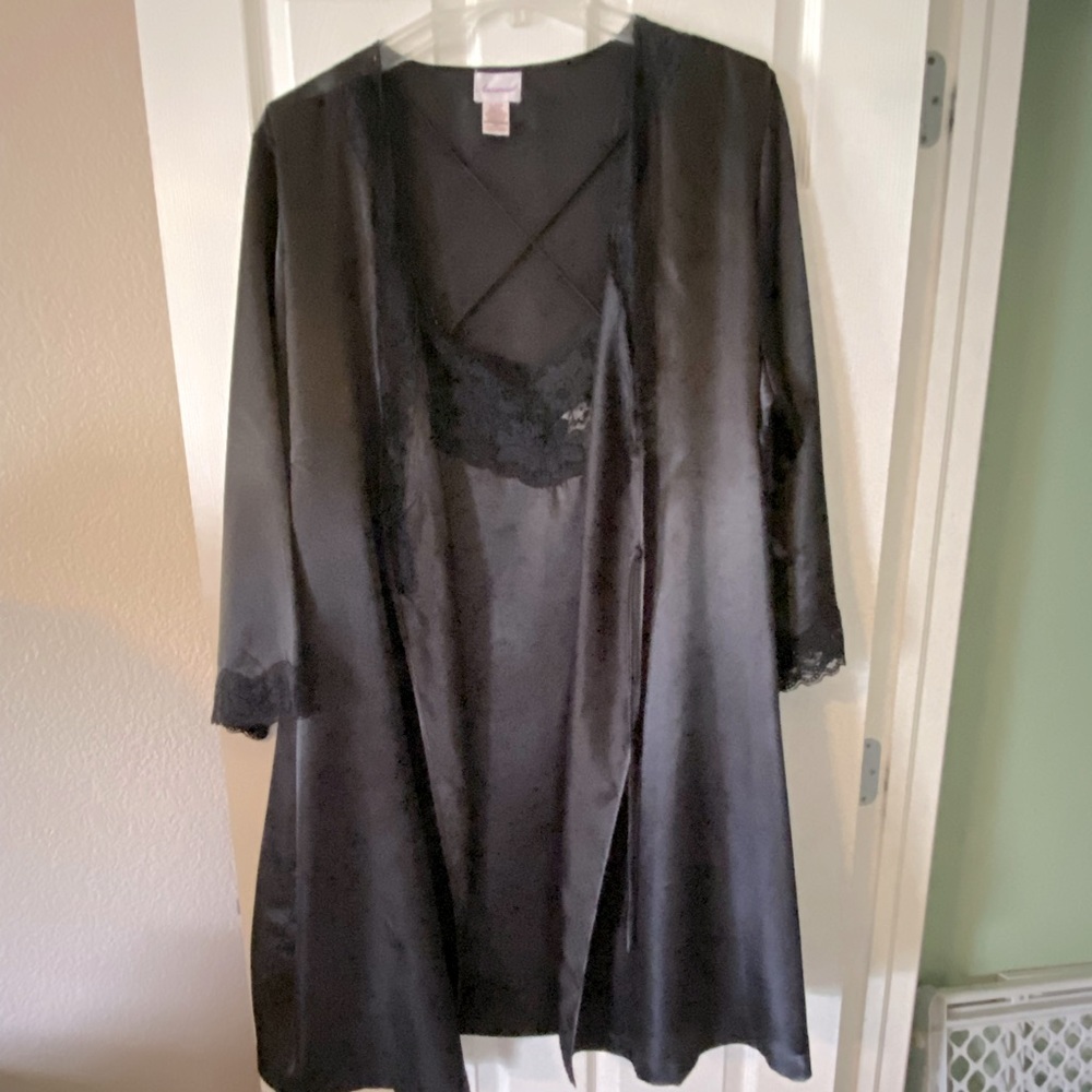 Amouruse 2-piece Nightie and Robe Set